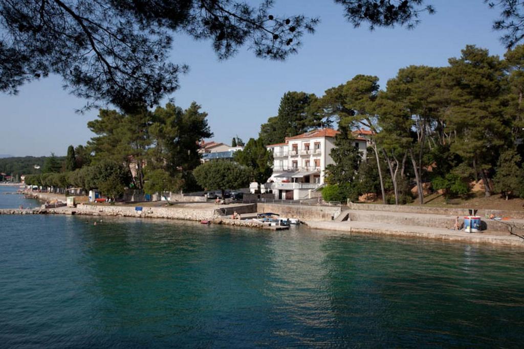 Apartments & Rooms Milcetic M Malinska Buitenkant foto